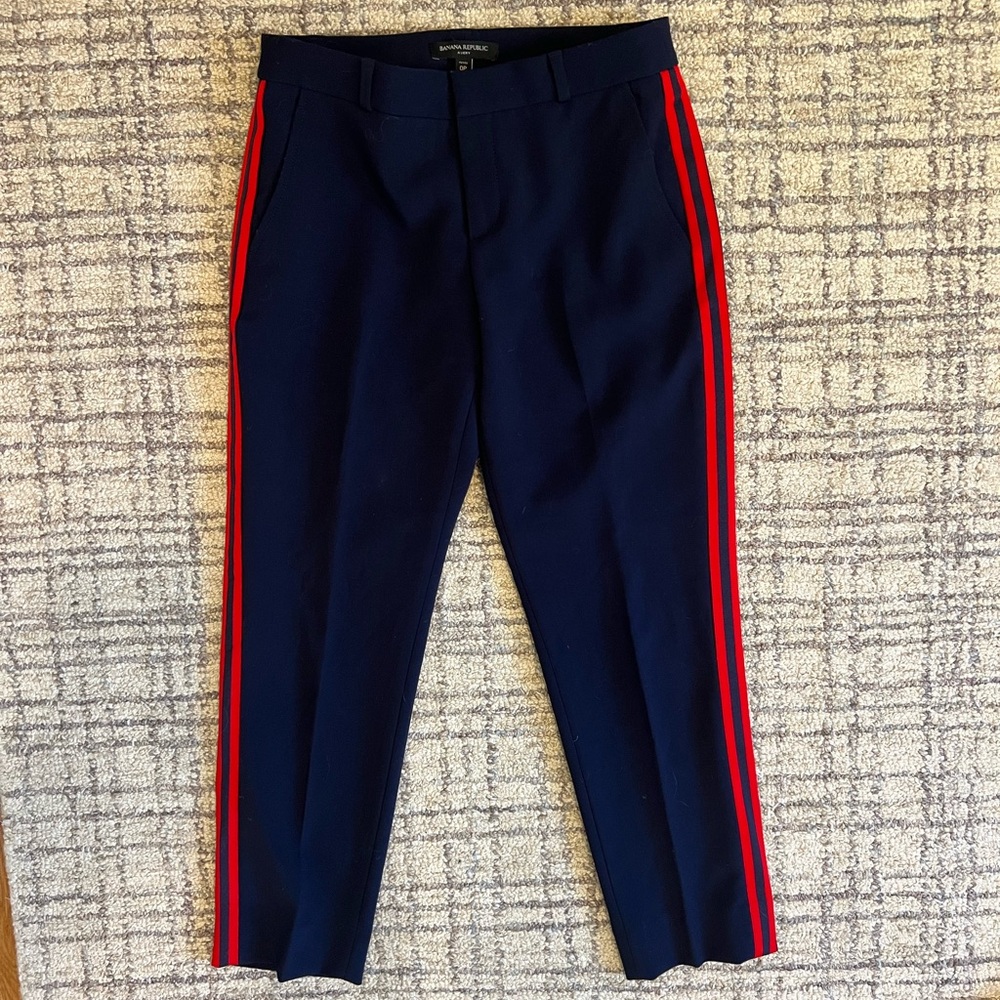 Banana Republic Navy Avery cropped pants with red strips. Size 0.